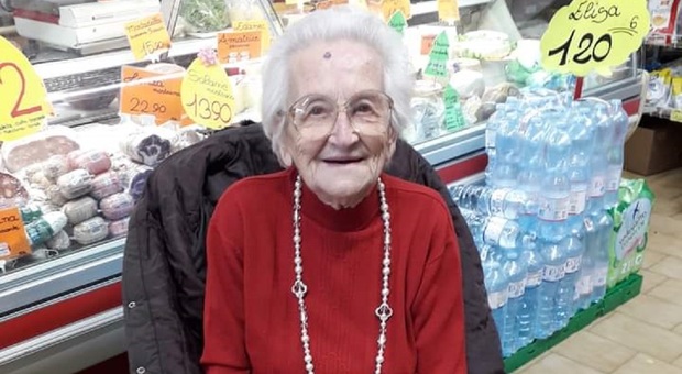 La sarta Michelina Testaguzza festeggia 102 anni: «Il mio segreto? Prego tanto»