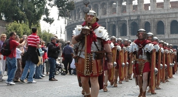 Natale di Roma, le rievocazioni del gruppo storico al Circo Massimo e ai Fori Imperiali