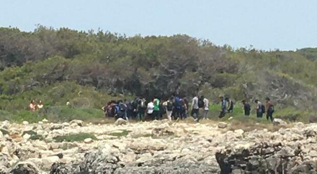 Salento, nuovo sbarco: 83 migranti a Porto Selvaggio