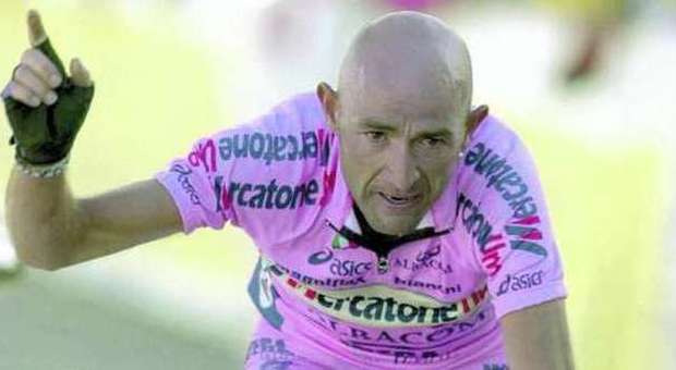 Vallanzasca e la 'dritta' del boss nel 1999: "Pantani non finirà la gara, fidati"