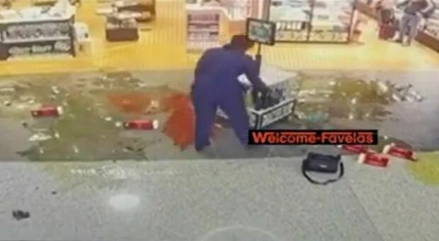 Hostess perde il lavoro e devasta un duty free all'aeroporto di Fiumicino. Danni per circa 1500 euro