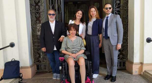 Laura Santi in tribunale a Perugia con il marito Stefano Massoli e i suoi legali