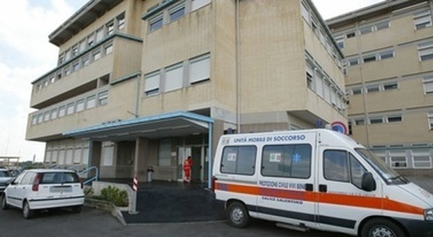 Lecce, parcheggiato in pronto soccorso per 28 ore: muore poco dopo essere trasferito in reparto