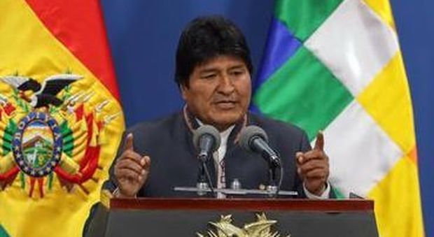 Bolivia, il presidente Morales annuncia le dimissioni e lascia il Paese in aereo