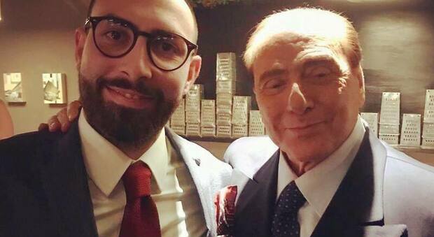 Le cravatte di Berlusconi, arriva la nuova linea dedicata al Cavaliere. L'artigiano Breda: «Avrei voluto che le vedesse»