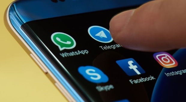 FAKE: Immagini, messaggi audio e documenti inviati su WhatsApp e Telegram non sono manipolabili