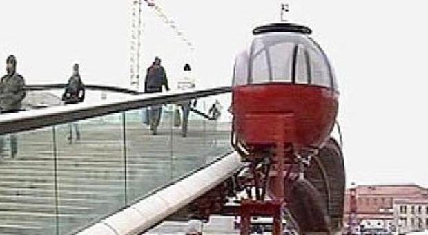 Coppia di turisti rimane prigioniera dell'ovovia sul Ponte di Calatrava