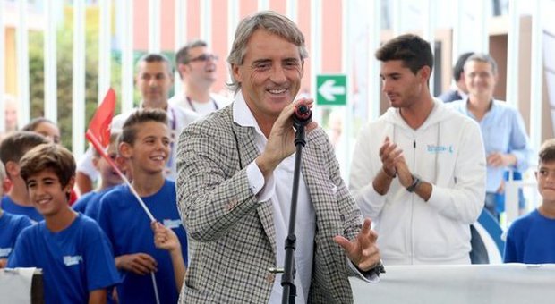 Inter, Mancini: «Felici per aver vinto il derby, ma in campionato la strada è ancora lunga»