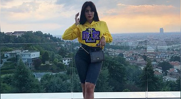 Georgina senza Ronaldo, shopping di lusso e selfie dalla terrazza della mega villa