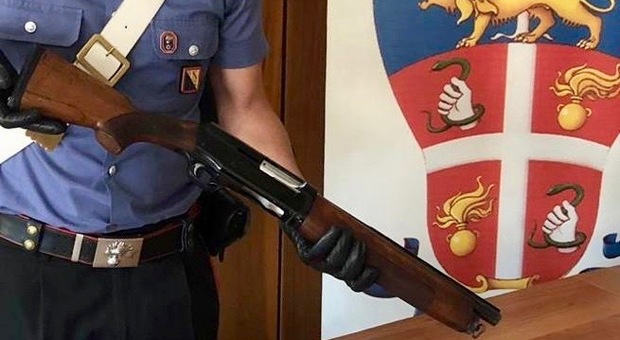 Napoli, ritrovato fucile semiautomatico con canne mozzate rubato sei anni fa