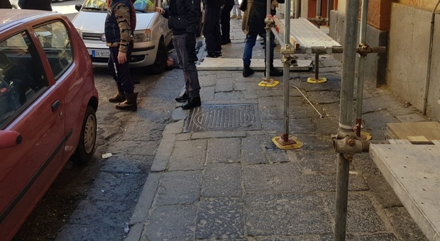 Napoli, tragedia sul lavoro al Vasto Cade dal 3° piano, muore operaio