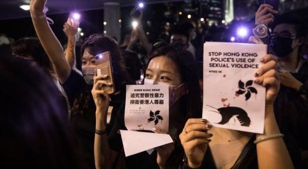 Il #Metoo sulle proteste a Hong Kong, le manifestanti denunciano violenze e molestie dai poliziotti