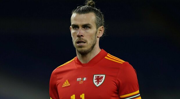 Razzismo, Gareth Bale difende i compagni insultati dopo l'amichevole: «Abbandoniamo i social»