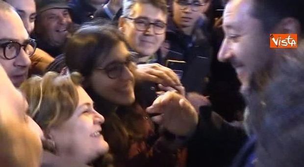 «Elimina Saviano» ad Afragola, e l'autore di Gomorra punge Salvini: «Si goda la sua propaganda»