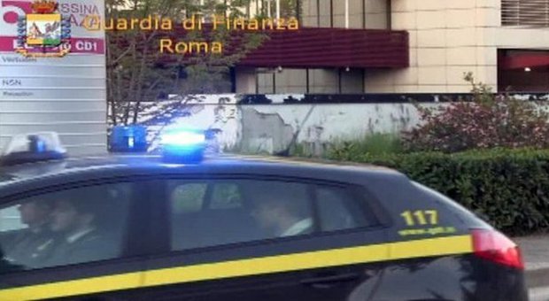 Salerno: poste, truffa di un milione e 200: sotto accusa direttrice e familiari