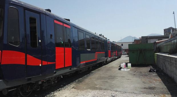 Treno Eav Napoli-Benevento deragliato: aperta un'inchiesta