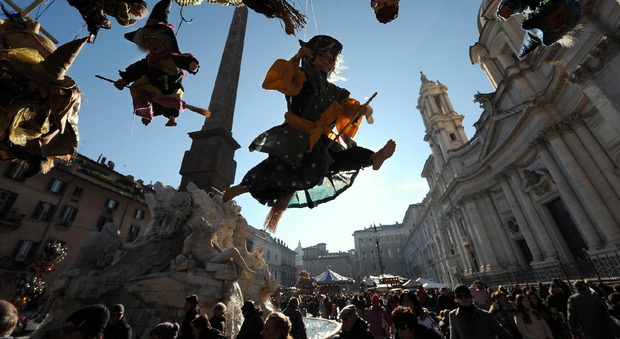 Roma, piazza Navona: sicurezza "fai-da-te" per la Festa della Befana. Le associazioni: «Ma così la festa è a rischio»