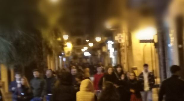 Covid, Natale blindato a Salerno: raffica di sanzioni e denunce in centro