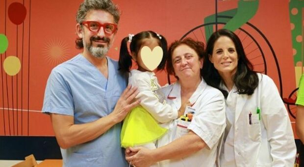 Bimba di 6 anni ha un tumore alla testa: operata a Bologna, asportato dal naso. «Ora sta bene»