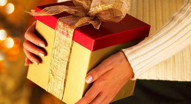 Escono per comprare i regali: casa ripulita, rubano oro e 40mila euro