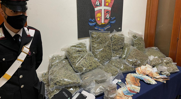 Torre Annunziata, 14 chili di droga nascosti in casa: tre arresti