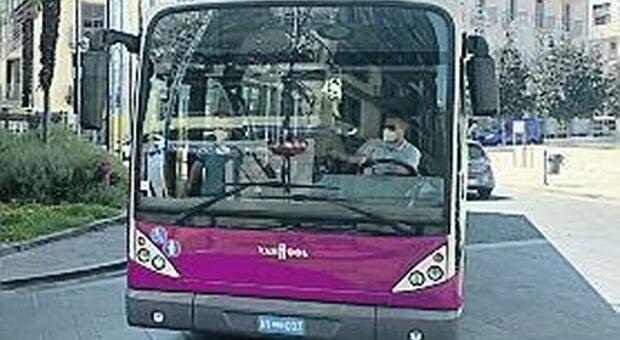 Un bus del trasporto pubblico