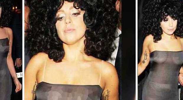 Lady Gaga ci ricasca Il vestito è trasparente