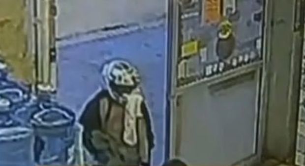Usa, bimbo di 8 anni tenta di rapinare un supermercato con la pistola della madre