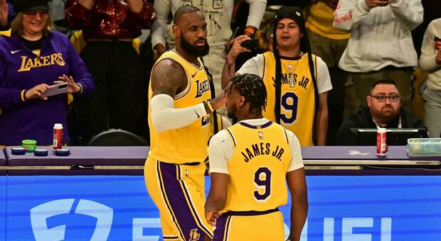 Bronny James, chi è il figlio di LeBron che ha esordito in NBA col padre: età, altezza, il problema al cuore