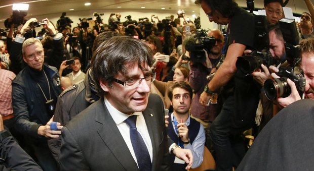 Catalogna, firmato il mandato d'arresto europeo per Puigdemont