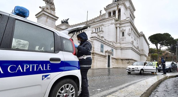 Concorsone a Roma, vigili urbani, dirigenti e avvocati: parte la caccia al posto in Comune
