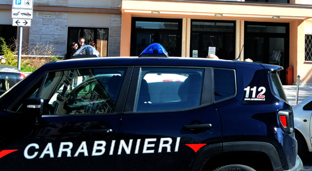 Calci e pugni alla madre 91enne: carabinieri arrestano la figlia di 67 anni