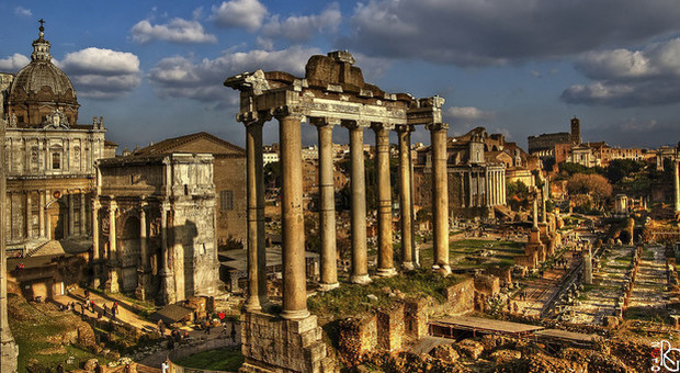 Roma, le strane domande dei turisti alle guide: «Perché non aggiustate i Fori?»