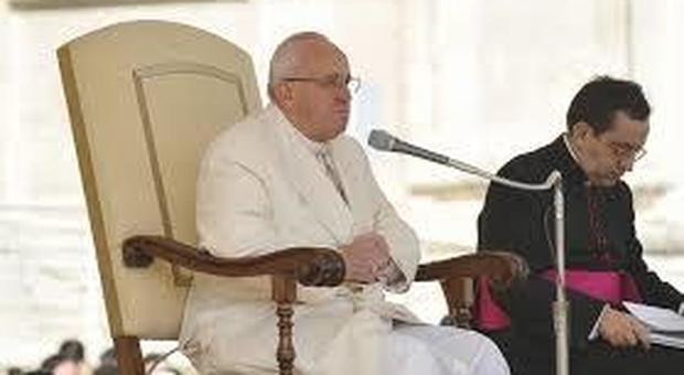 Papa Francesco all'udienza: «La passione è andare avanti nella vita»