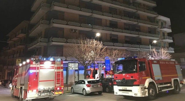 Ortona, incendio a palazzo Cirulli: evacuate 27 famiglie e 5 intossicati