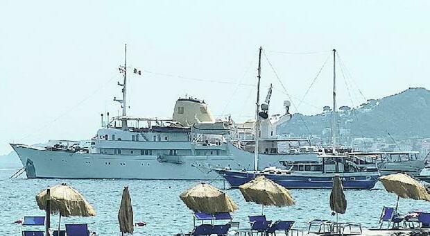 Ischia, estate glamour: dopo 50 anni ritorna il panfilo di Onassis