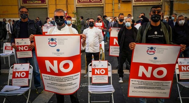 Sabato di traffico e disagi: dai no-mask ai sanitari, manifestazioni in 5 piazze. Traffico a rischio