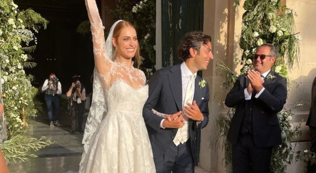 Miriam Leone sposa, la prima foto dopo le nozze: «Una felicità indescrivibile». Fan increduli: «Stupenda»