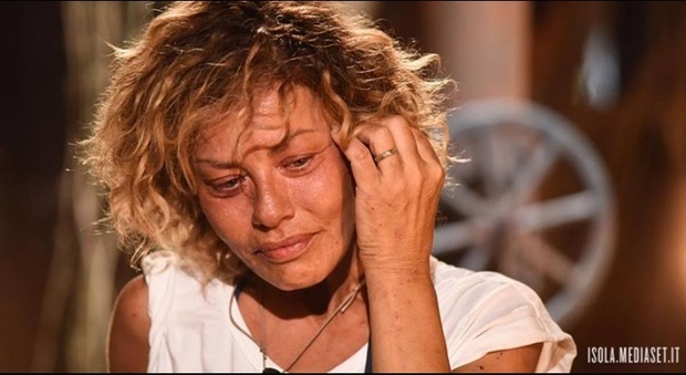 Lutto per Eva Grimaldi, su Fb il messaggio commovente: "Mi ha abbracciata per l’ultima volta e poi è partita"