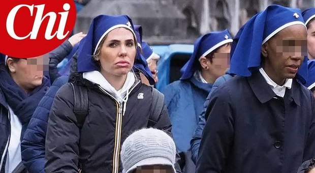 Ilary Blasi suora a Lourdes, la show girl accompagna i malati nel pellegrinaggio
