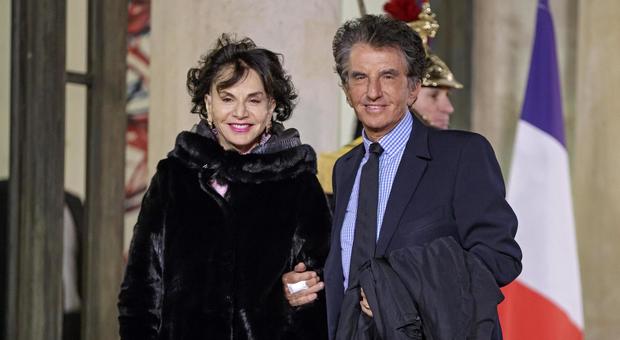 Francia, il ministro alla moda nei guai: vestiti firmati in regalo per 600mila euro