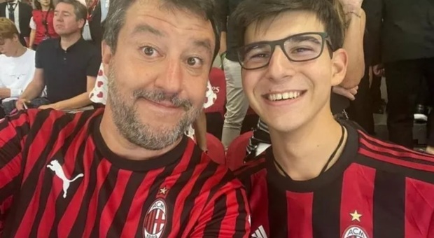 Salvini con il figlio in una foto Instagram