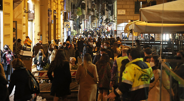 Blitz anti-movida a Napoli, controlli in zona Chiaia e centro storico