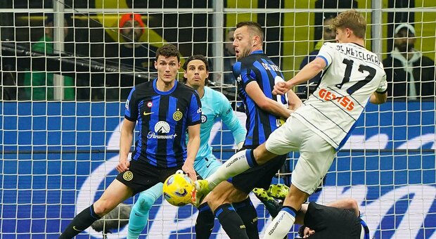 Inter-Atalanta, annullato il gol di De Ketelaere al var: cosa è successo
