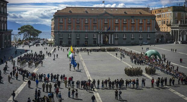 Napoli, celebrazioni per i 100 anni del milite ignoto a Piazza del èlebiscito