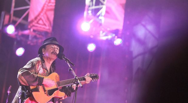 Carlos Santana, la leggenda della chitarra stasera all'Ippodromo