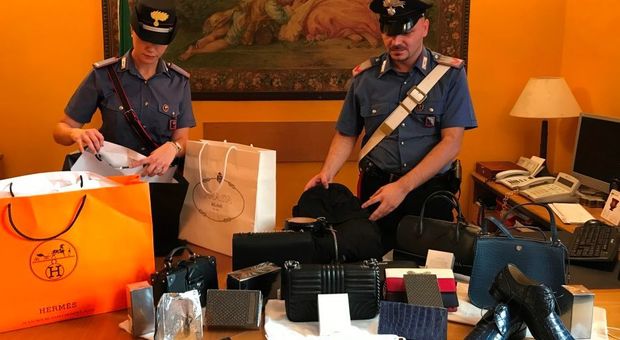 I furti dei turisti russi nei negozi di lusso: borse e profumi, bottino da 60mila euro