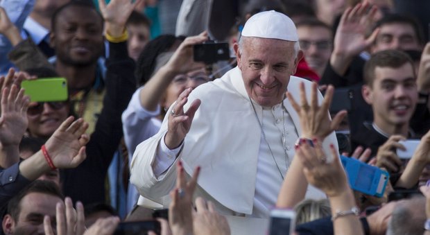 Aborto, svolta di Papa Francesco: «Donne pentite vanno assolte»