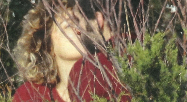 Valeria Golino, baci nel bosco col fidanzato Fabio Palombi: "24 anni di differenza d'età"