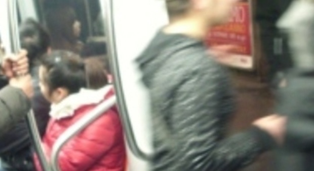 Ladre rom borseggiavano sulla metropolitana: prese in 17 e 13 erano donne incinte